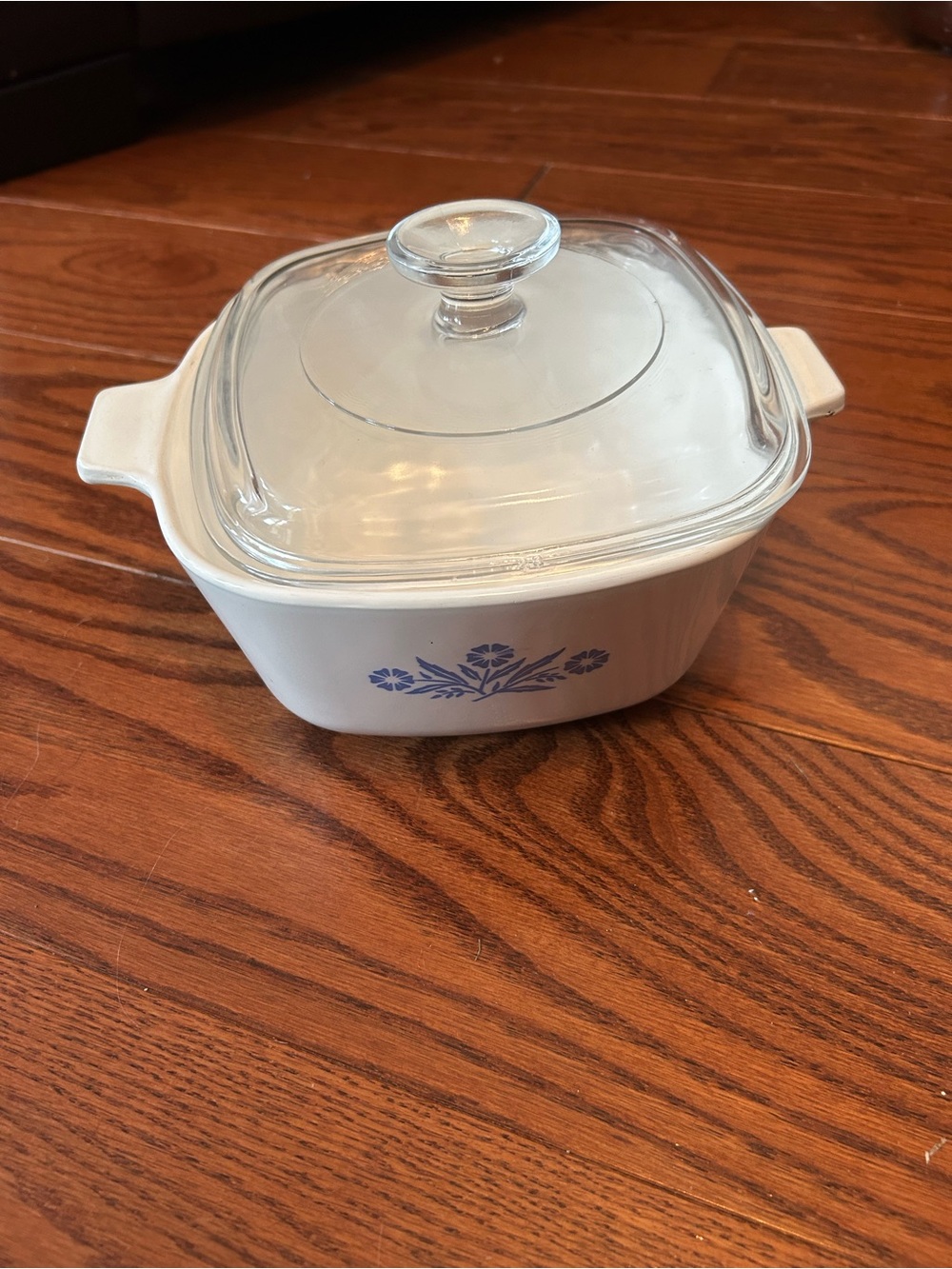 Canadian made Corning Ware Blue Cornflower 1.75 qt. Casserole dish. Collectible.